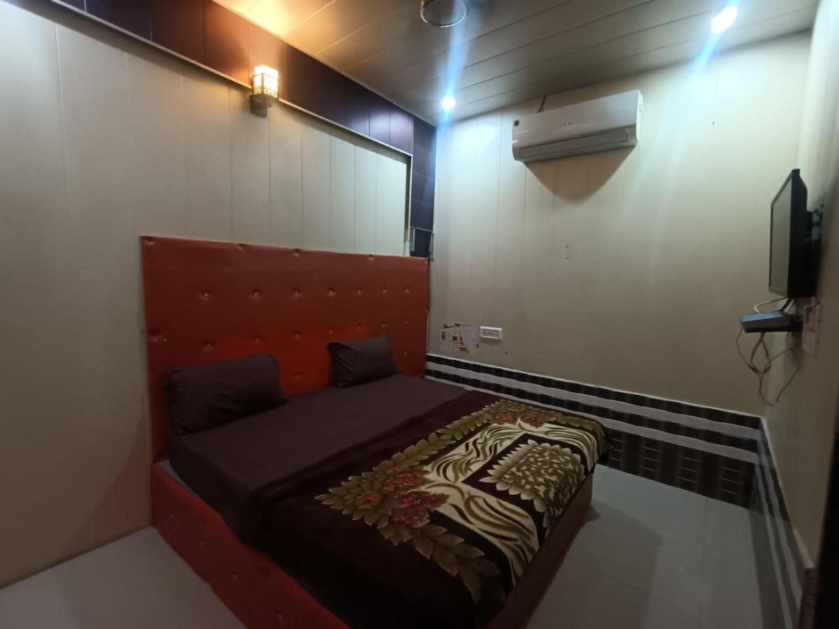 Yamnotri Dham Hotel Vrindāvan Exterior foto