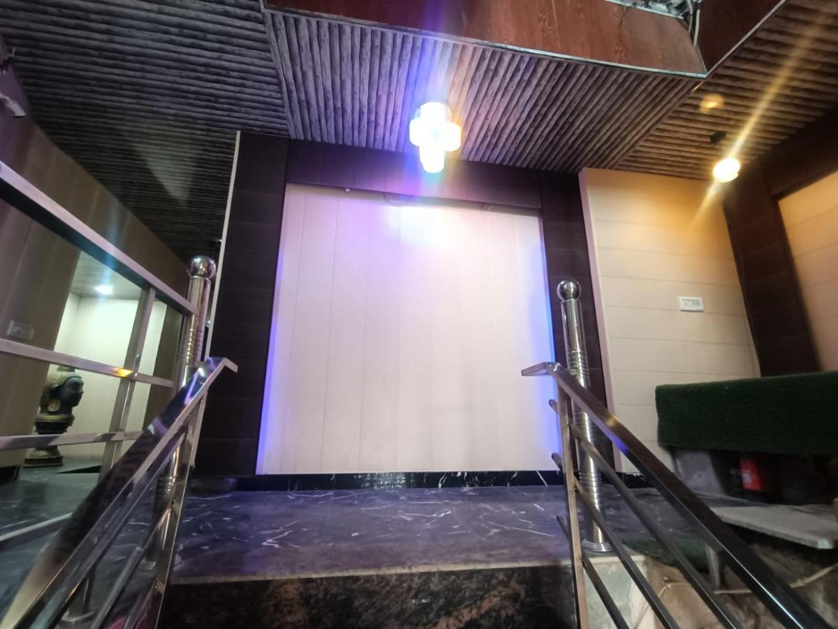 Yamnotri Dham Hotel Vrindāvan Exterior foto