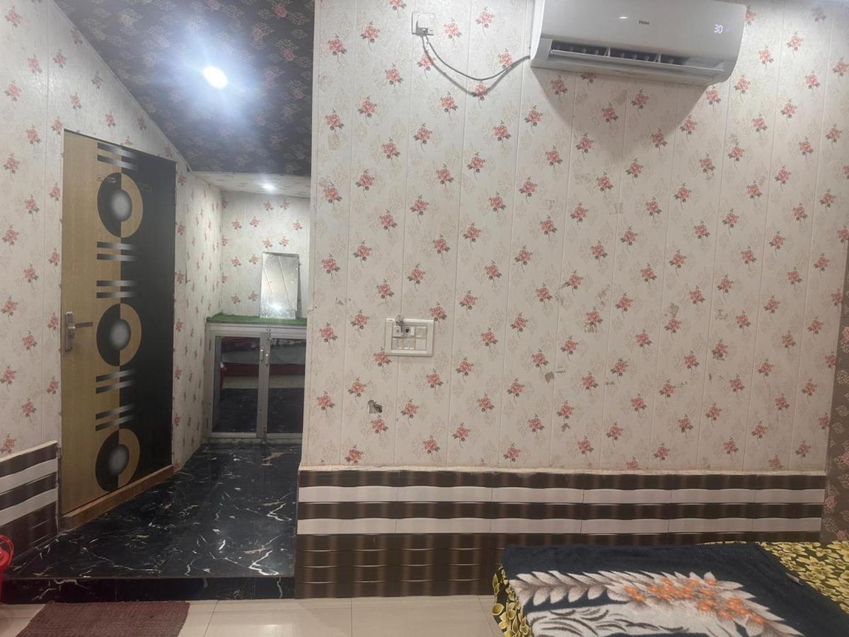 Yamnotri Dham Hotel Vrindāvan Exterior foto