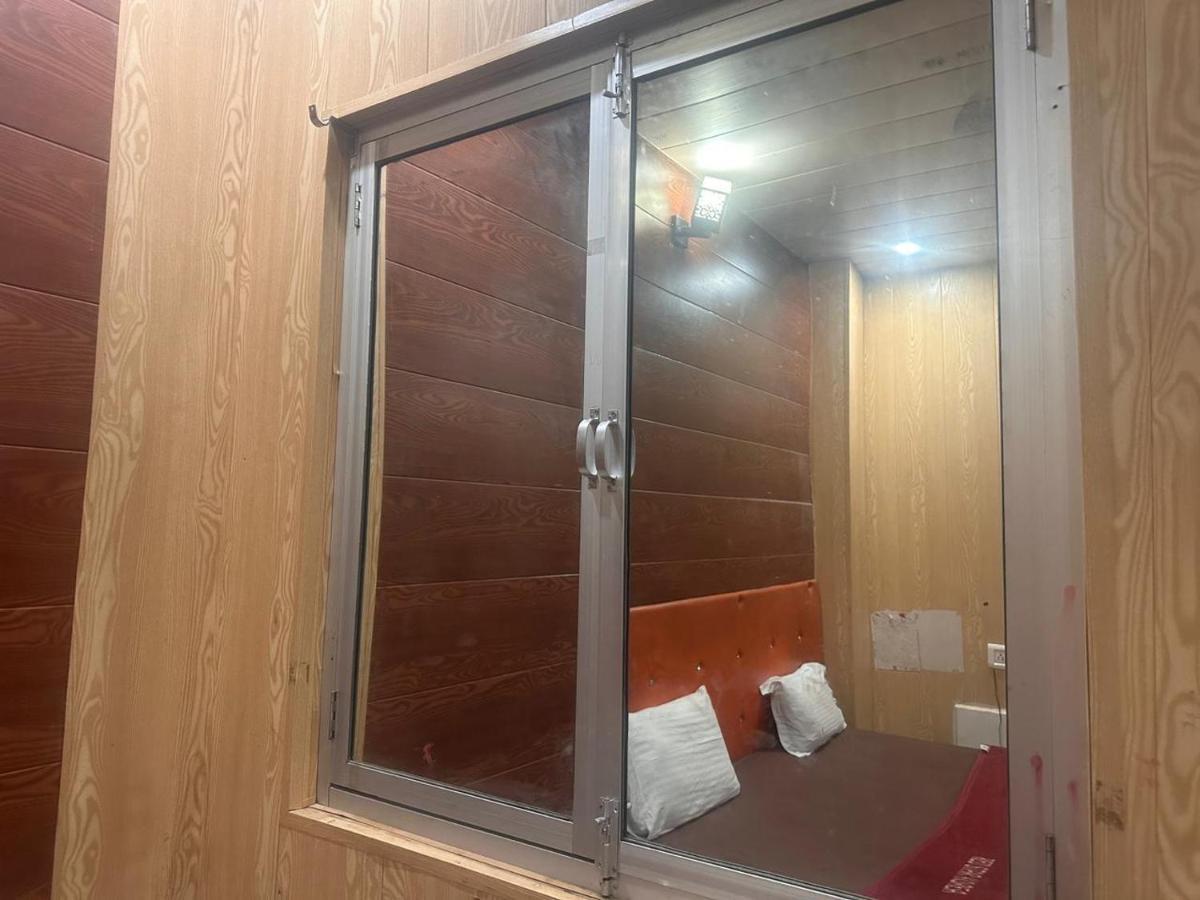 Yamnotri Dham Hotel Vrindāvan Exterior foto